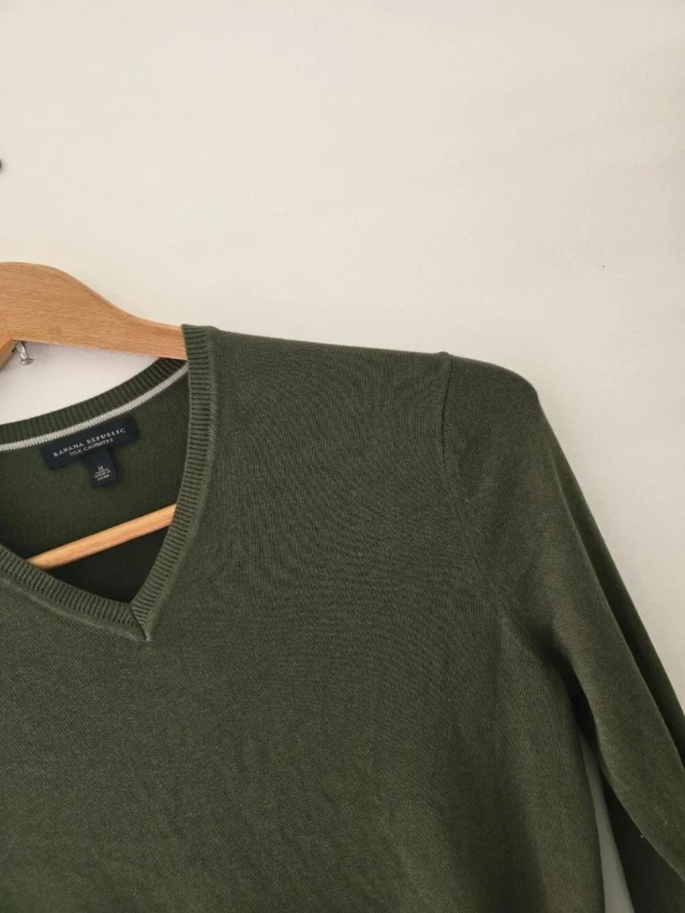 Banana Republic Silk Cashmere V-Neck Dark Green Knit Sweater Mens M Pullover